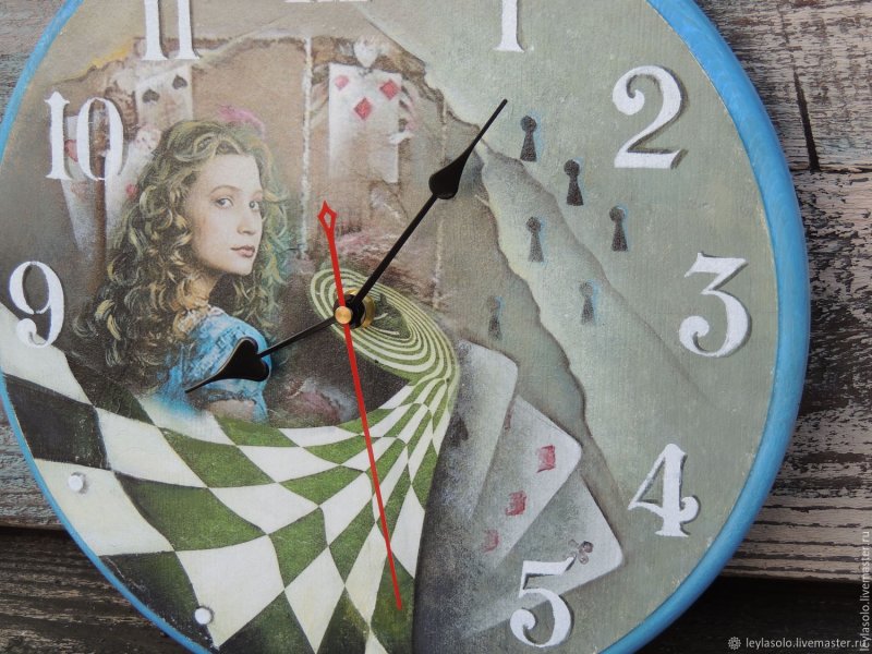 Алиса в стране чудес часы циферблат