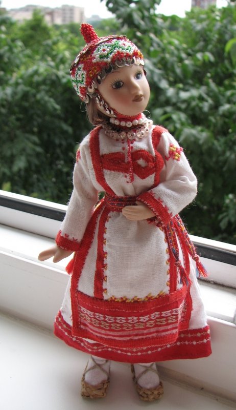 Марийская кукла в национальном костюме