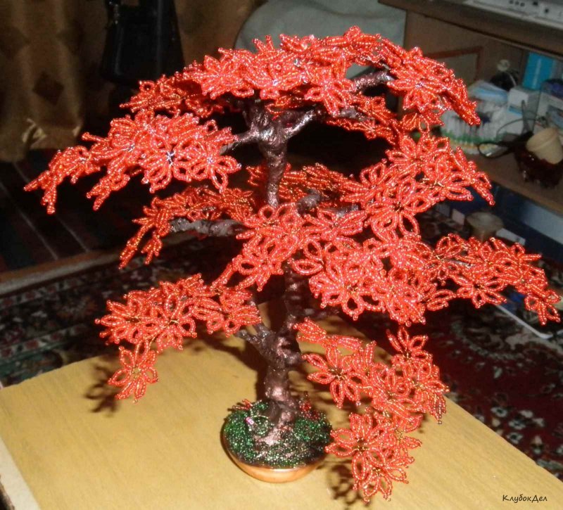 Деревья из бисера оранжевого цвета