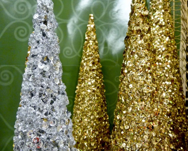 Конусная Новогодняя елка Золотая