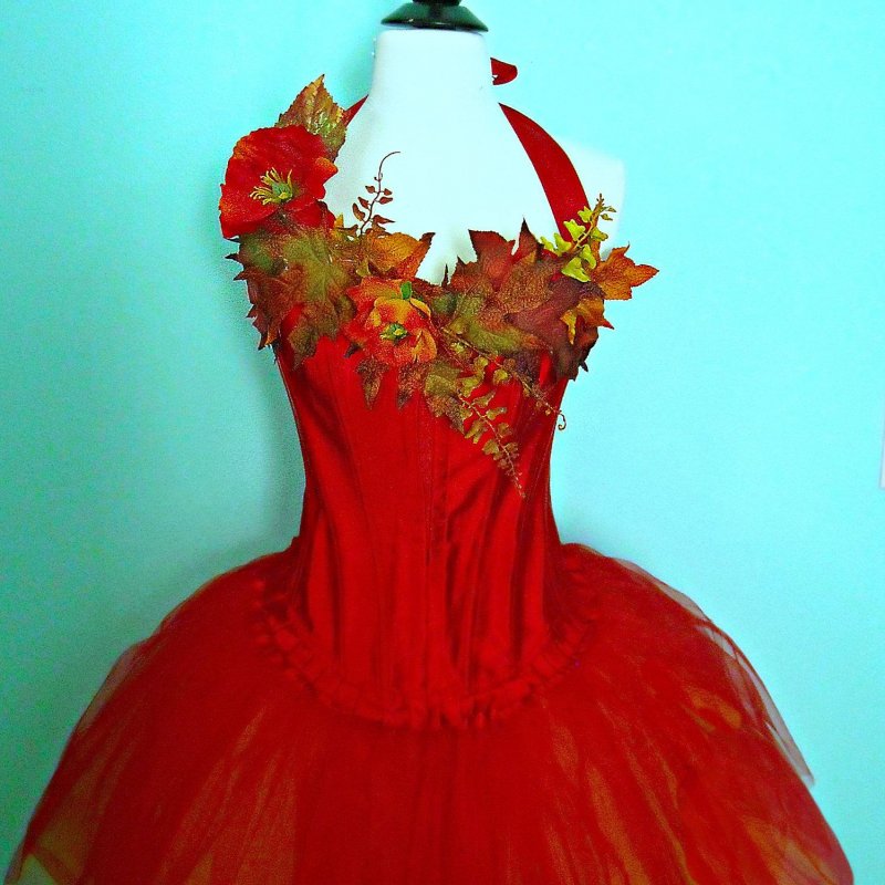 Платье из гофрированной бумаги