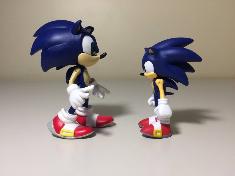 Tomy Sonic Figure
