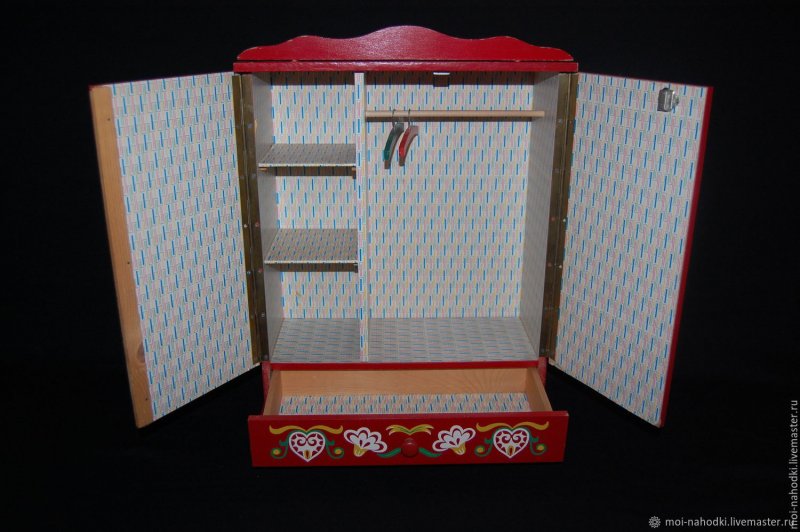 Картонный шкаф для кукол