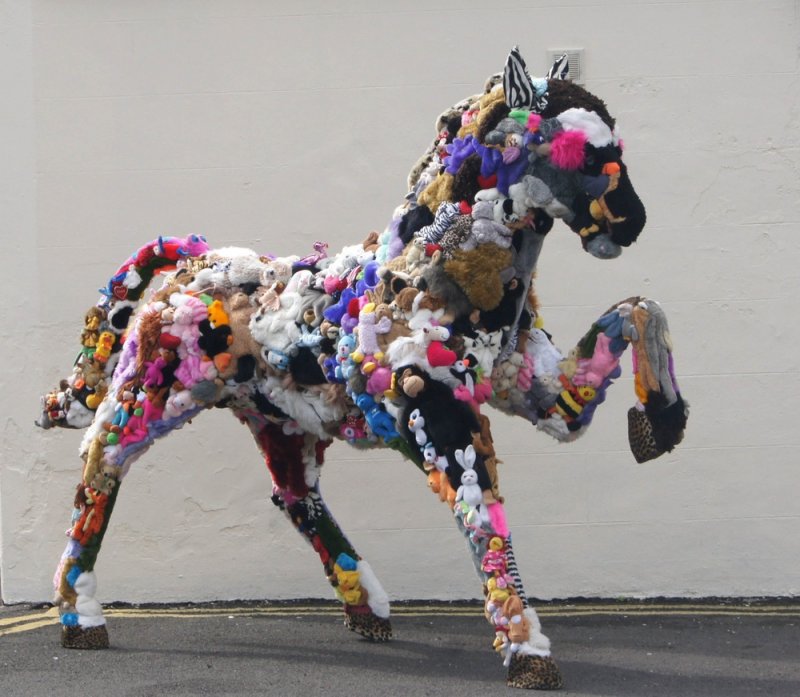 Саяка Ганц скульптура лошадь