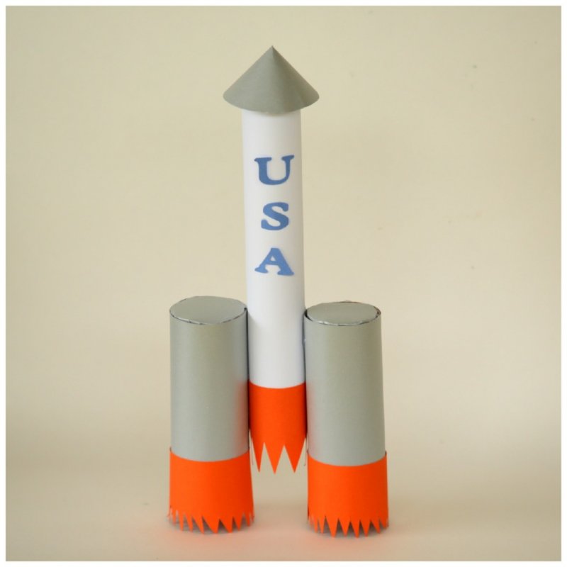 Модель ракеты с катапультой