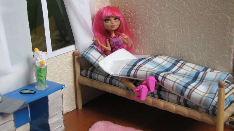 Самодельная кровать для кукол