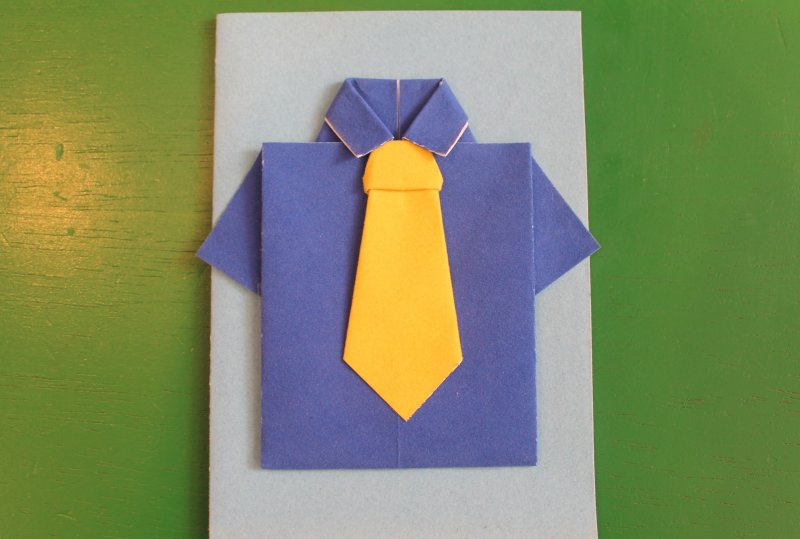Пакетик из бумаги с галстуками