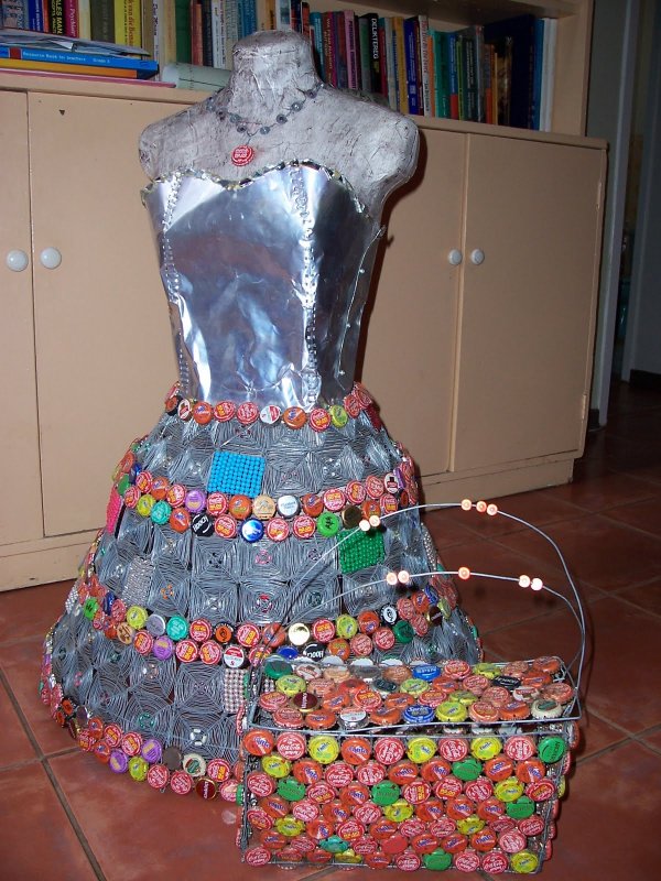 Платье из мусора