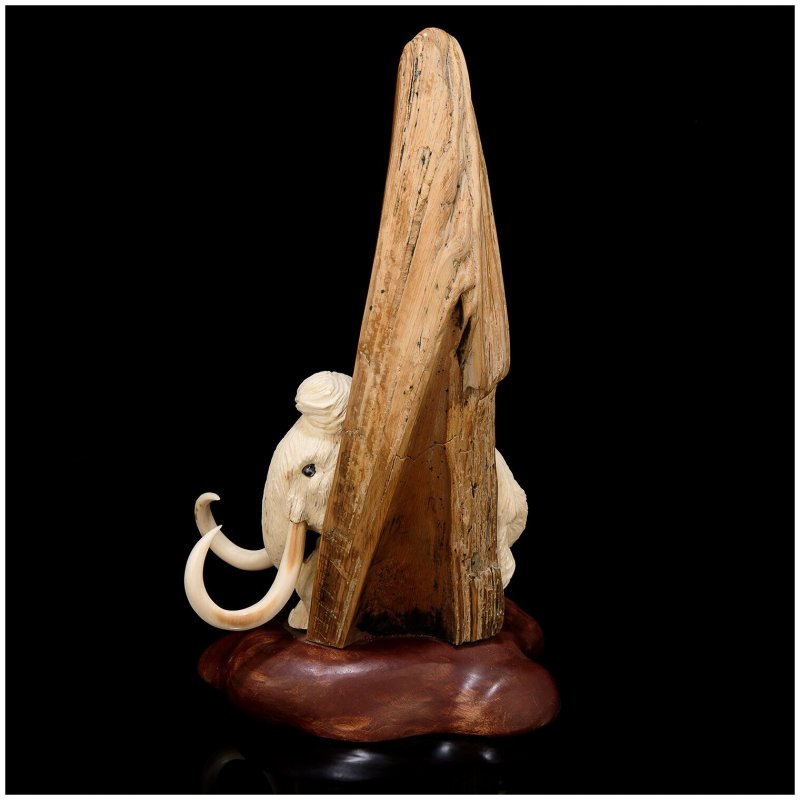 Миниатюрная скульптура из бивня мамонта Чукотка жанровые сценки