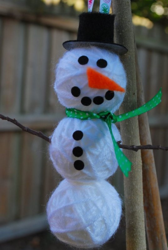 Креативный Снеговик из подручного материала