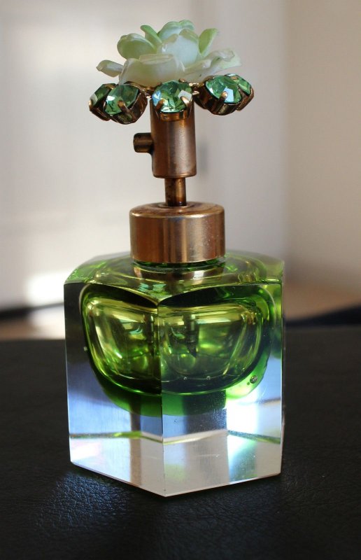 Зелено цветочные парфюмы