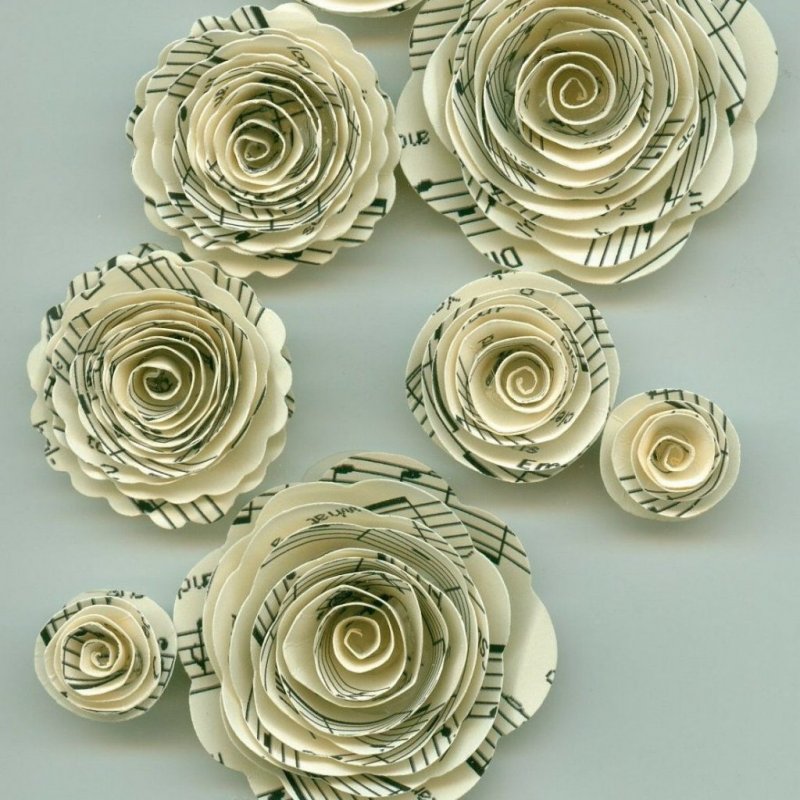 Цветы из спиральных бумажных