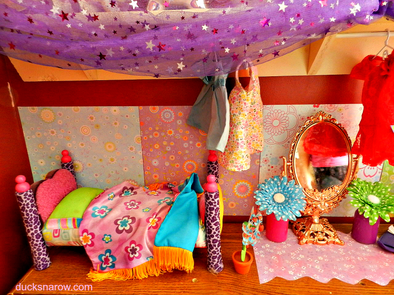 Уютная комната для кукол