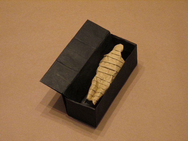 Египетские мумии, ногти которых раскрашены