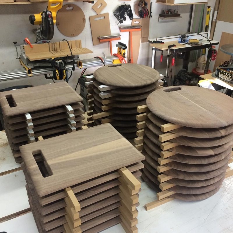 Резные столы из дерева