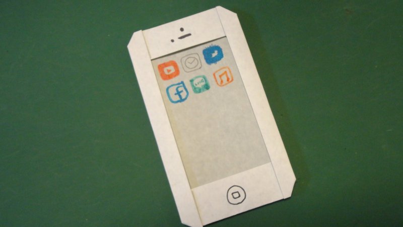 Смартфон из картона для детей