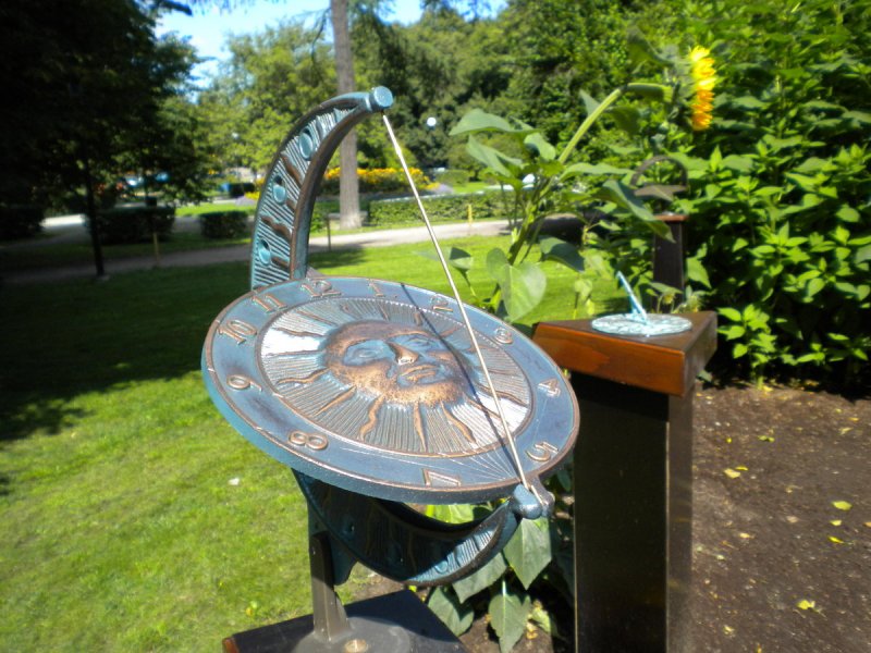 Солнечные часы для сада