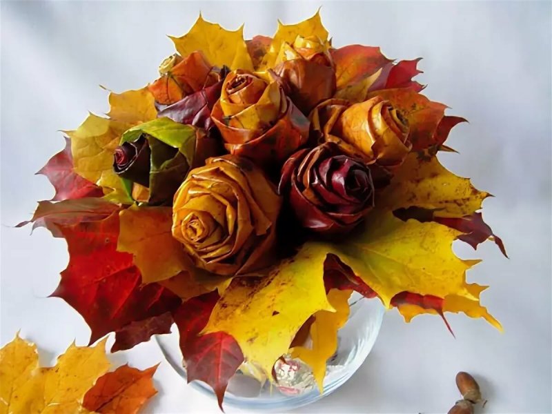 Осенняя композиция из листов