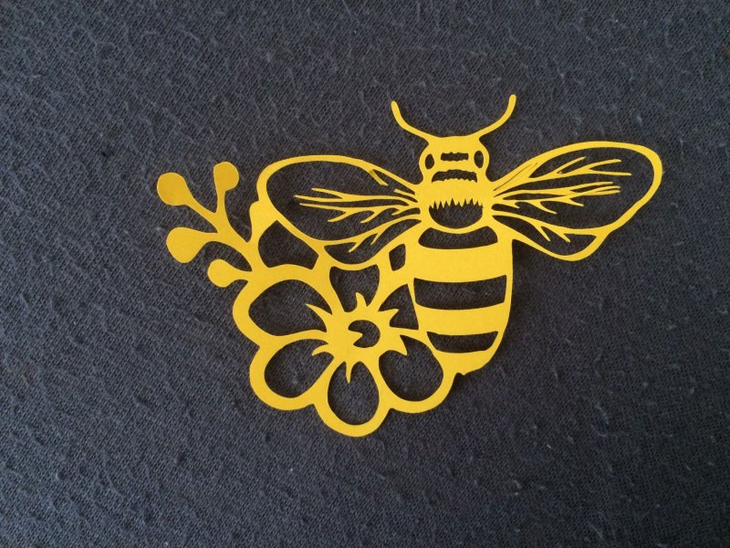 Вытынанки пчела