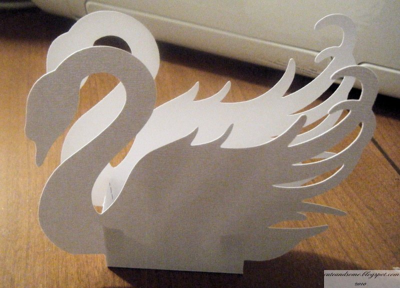 Лебедь вырезать из бумаги