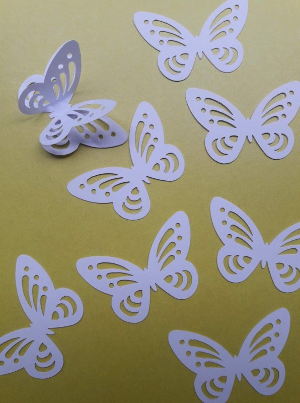 Вырезаем бабочек из бумаги для декора