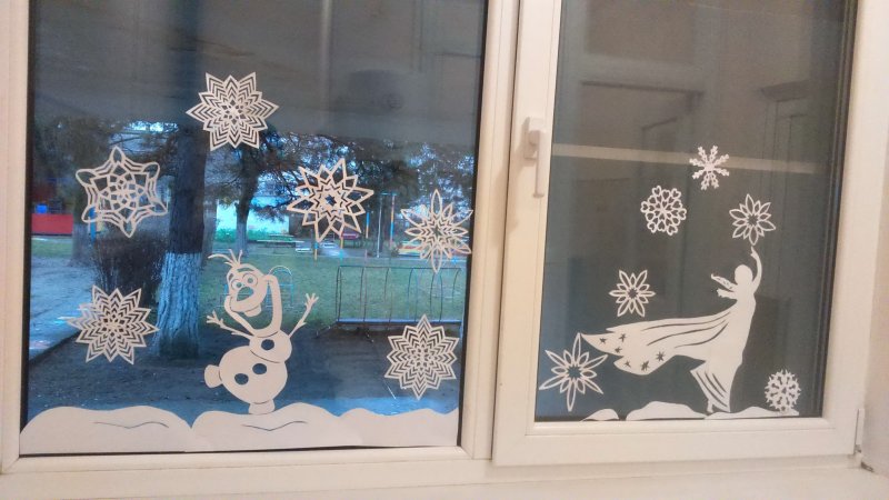 Декор на окна новогодний белый мишки