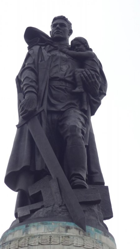 Памятник советскому солдату в Москве