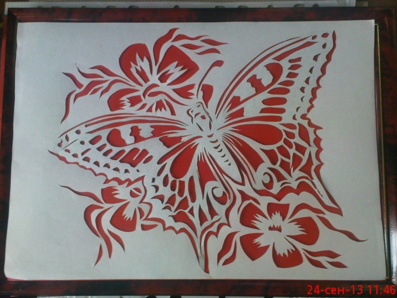 Бабочки вытынанки композиция на стене