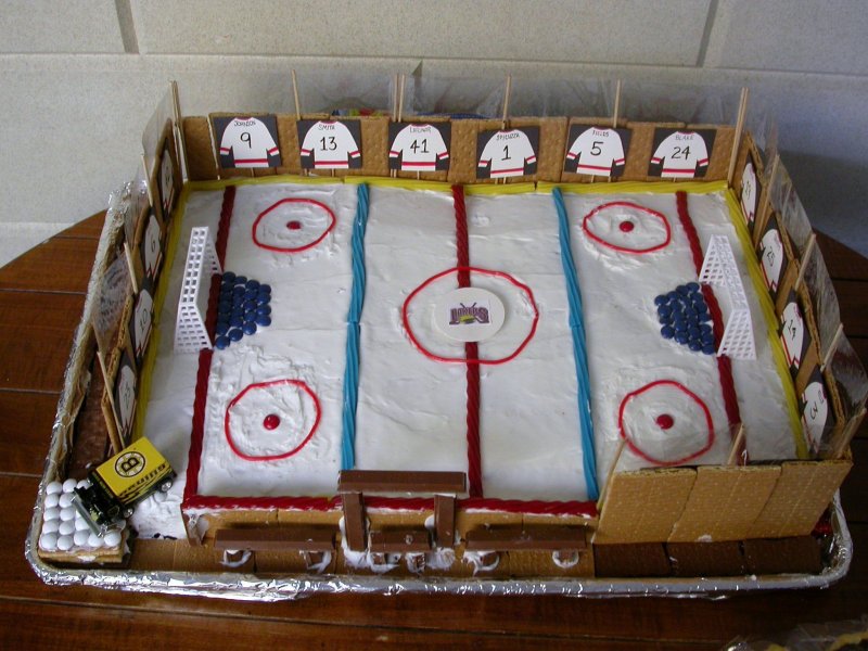 Торт хоккейная коробка