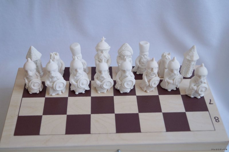 Шахматные фигуры из глины