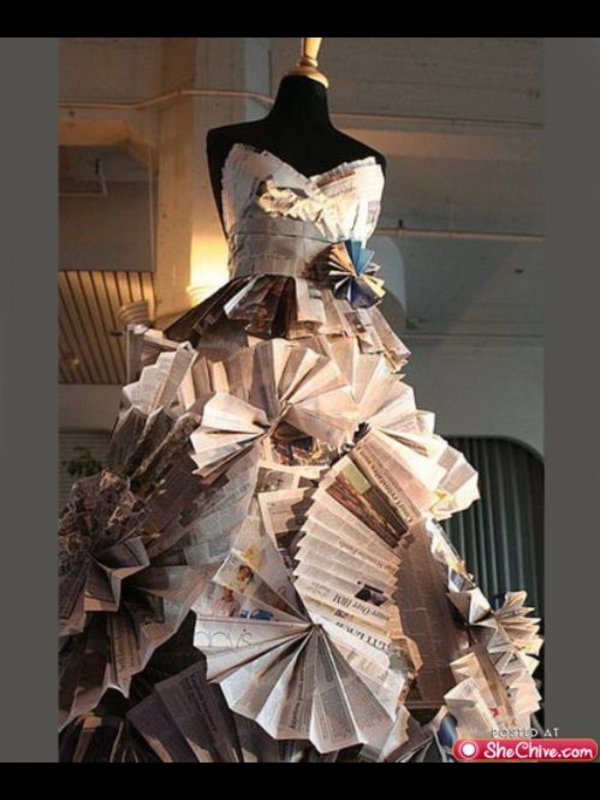 Платье из бросового материала