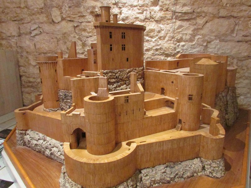 Средневековый деревянный замок