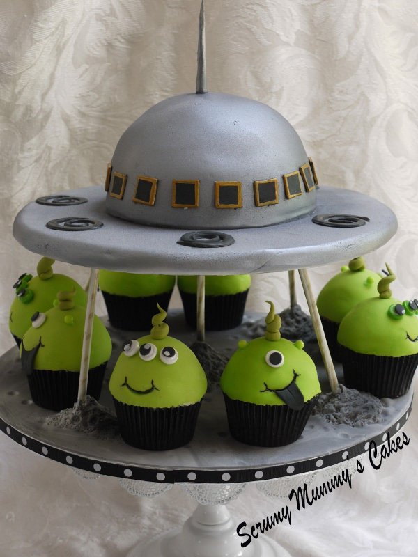 Торт с инопланетянами