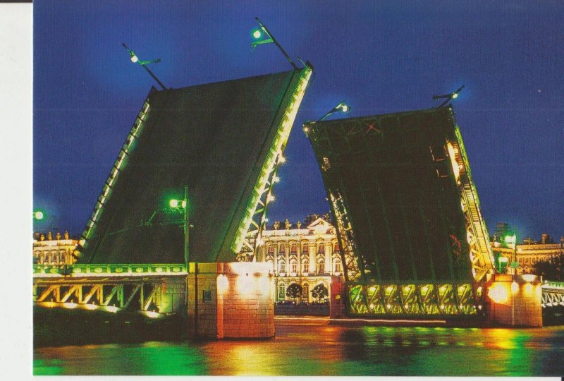 Университетская набережная в Санкт-Петербурге ночью