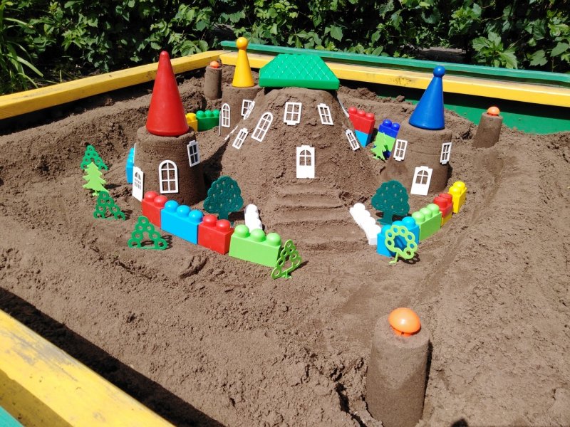 Город из песка в детском саду