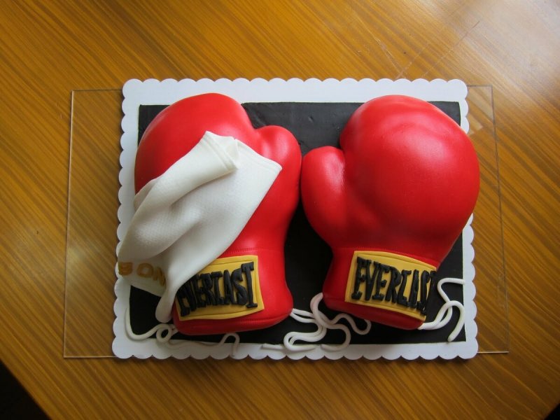 Торт в виде боксерской перчатки