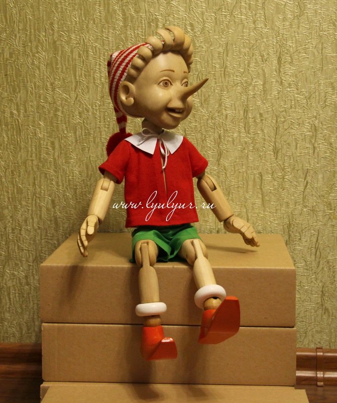 Деревянная кукла Буратино