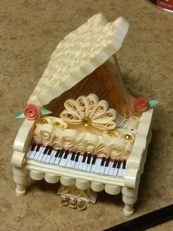 Пианино из квиллинга