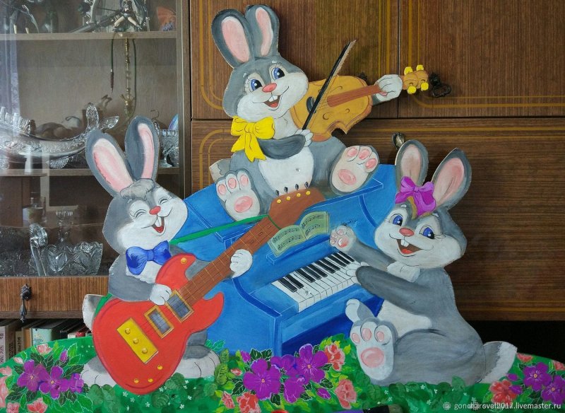 Игрушка зайца музыканта