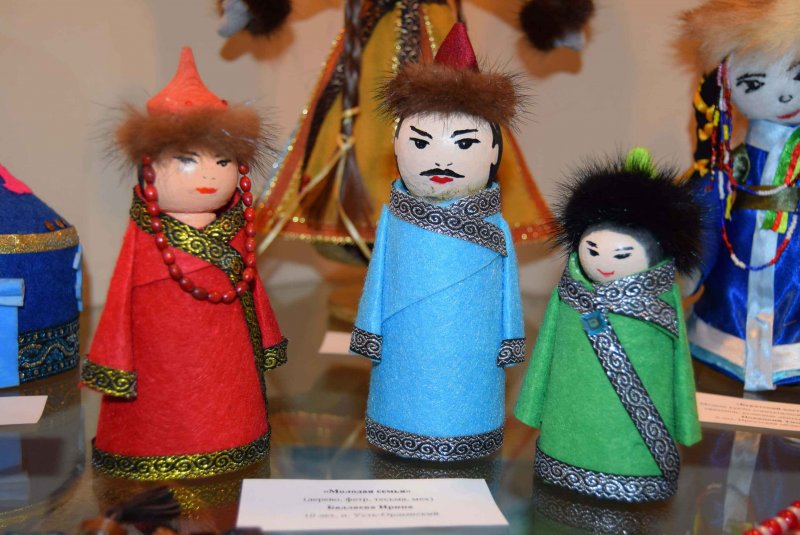 Куклы в национальных костюмах народов Поволжья