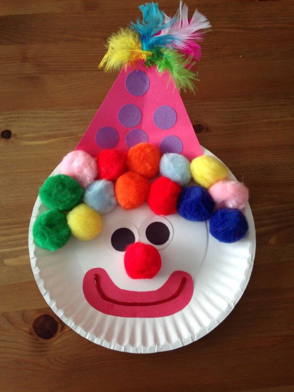 Клоун для детей из одноразовых тарелок