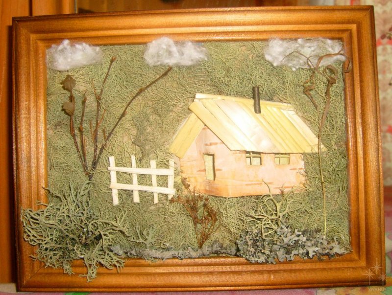 Панно домик в деревне из природного материала