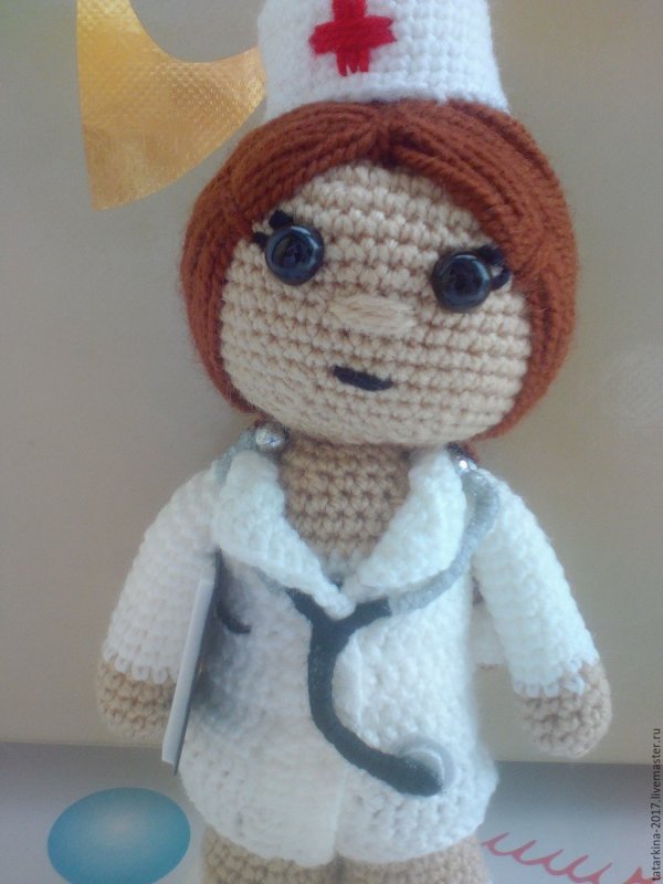 Кукла амигуруми врач доктор