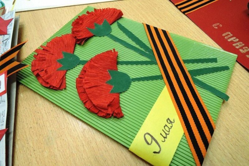 Георгиевская лента с цветами канзаши