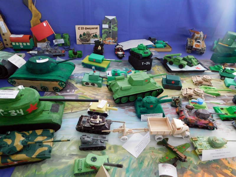 Выставка игрушек парад военной техники
