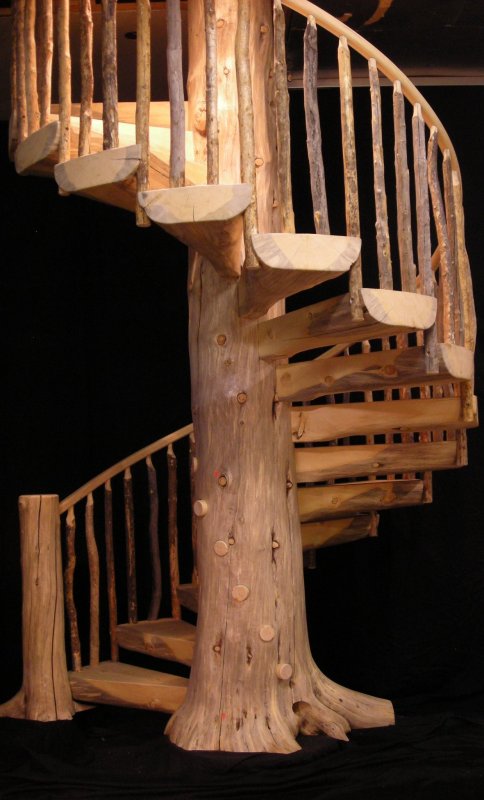 Лестница из цельного дерева