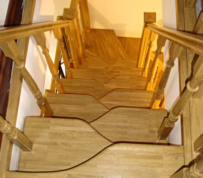 Одномаршевая лестница гусиный шаг