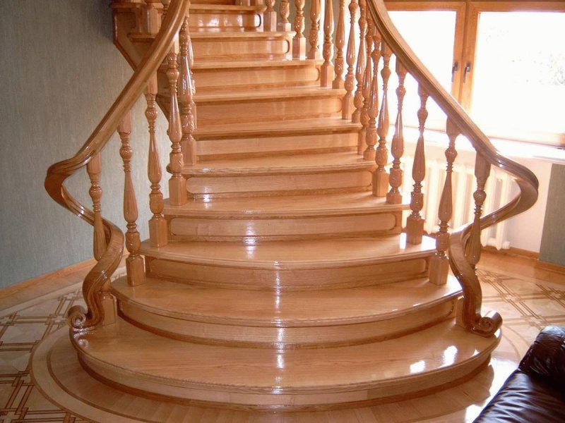 Изделия для лестницы из дерева