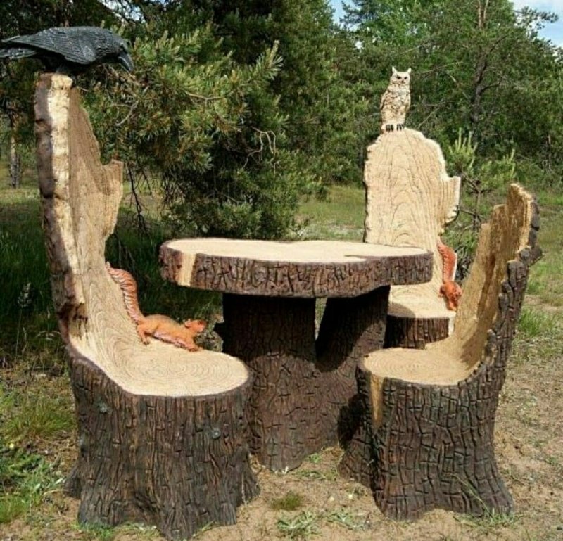 Стол из спилов дерева