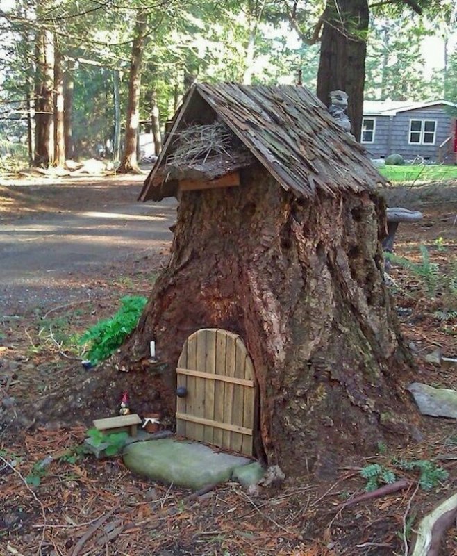 Деревянный домик для домового